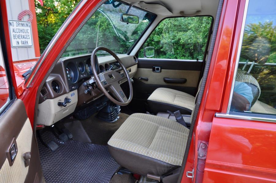 Интерьер Toyota Land Cruiser 60 (FJ60) 1984 года  (NA) (фото 103 из 251)